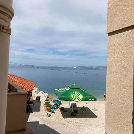 Lägenhet Lana Beachfront