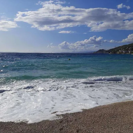 Lana Beachfront Sumpetar