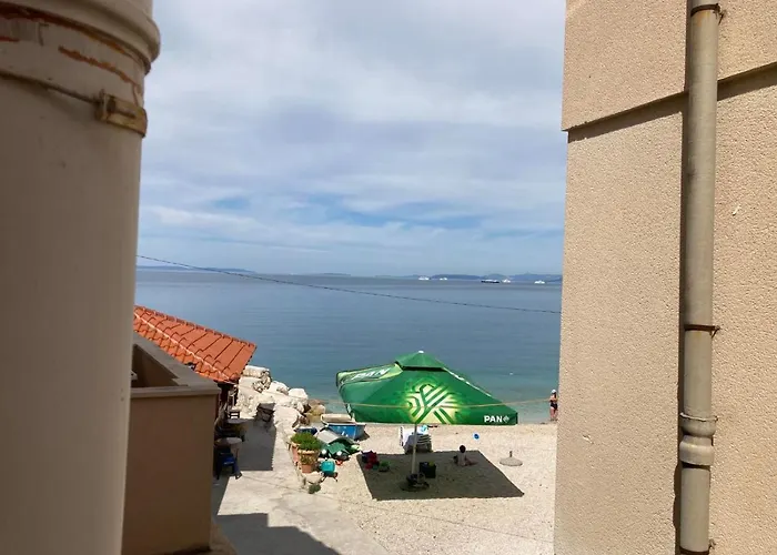 Apartamento Lana Beachfront