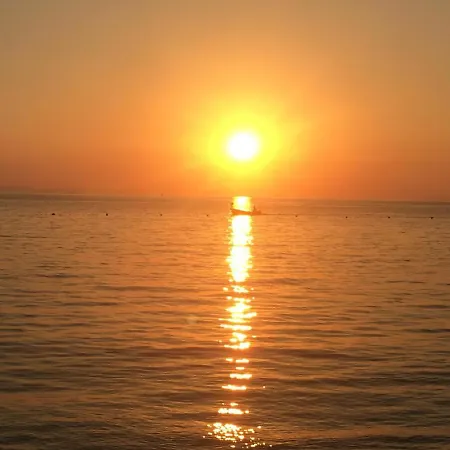 アパート Lana Beachfront Sumpetar